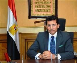 معالي الوزير الدكتور اشرف صبحي وزير الرياضة والشباب المصري يستقبل السفير عماد طارق الجنابي رئيس المجلس العربي الافريقي للتكامل والتنمية ضمن البطولة العربية الافريقية الدولية لكرة القدم للشباب